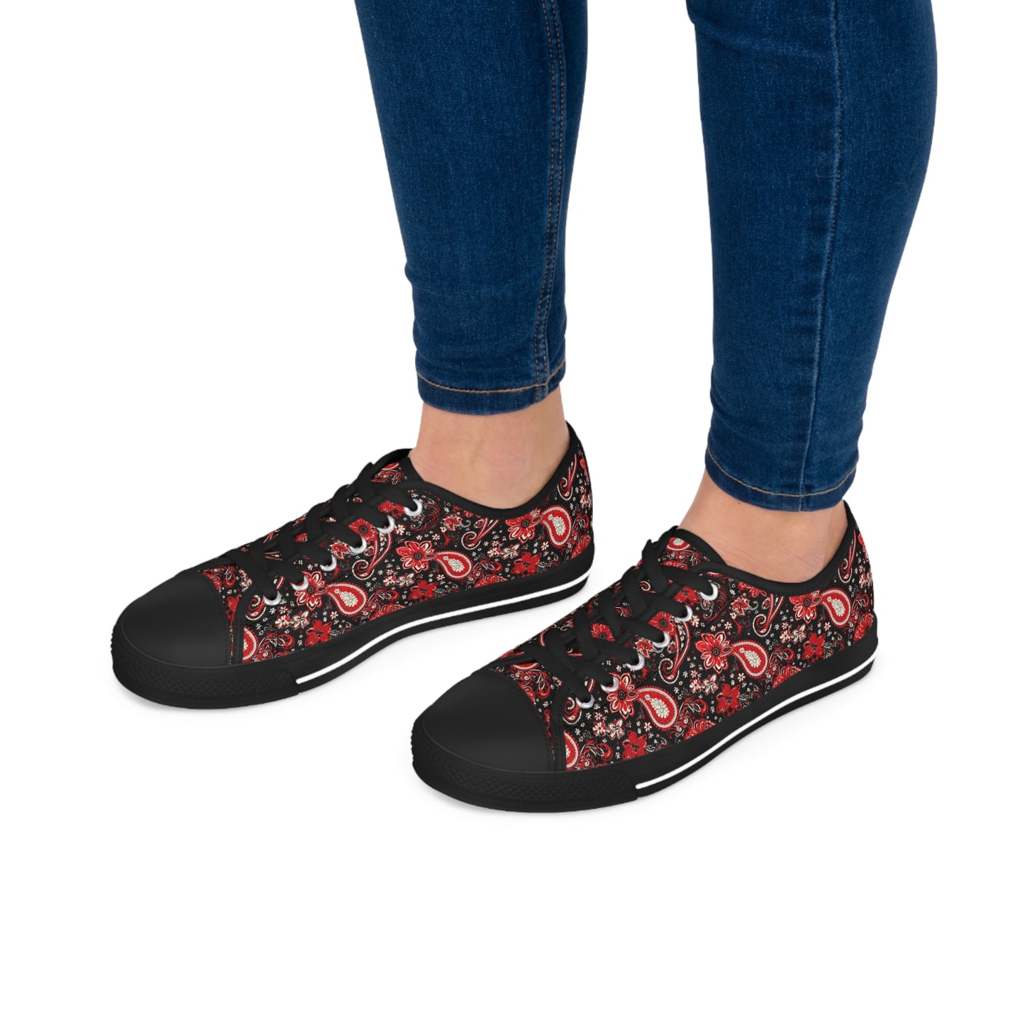 Black & Red Paisley Print Women's Low Top Sneakers, Stylish Paisley Pattern Sneakers