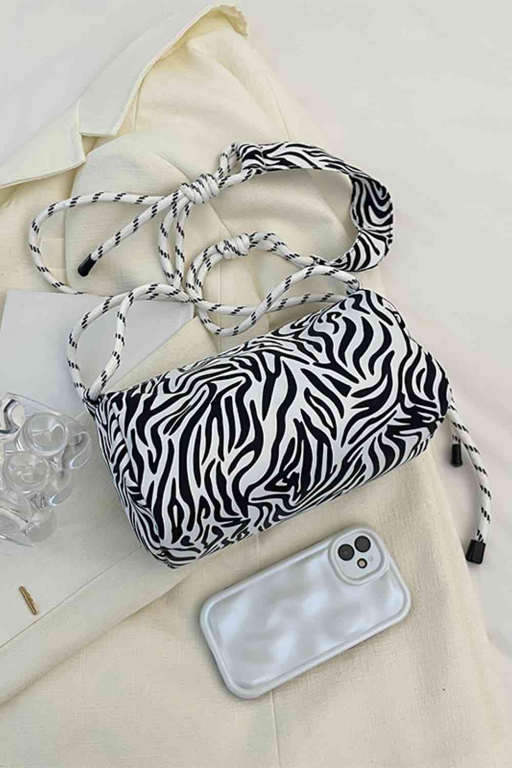 Animal Print Nylon Handbag - Durable Medium-Sized Shoulder Bag for Everyday Elegance